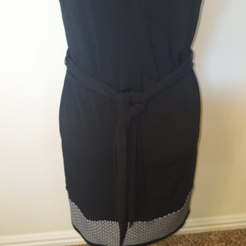 ❤HP❤NWOT WHBM Black & White Dress❤ - Picture 10 of 12